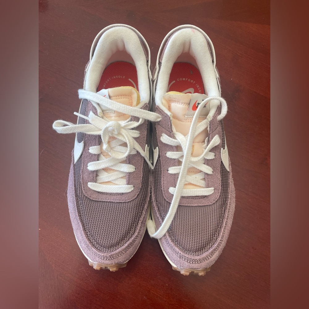 Nike Waffle Debut Women’s Sneakers